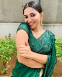 kayadu-lohar-latest-photos-in-green-saree-001