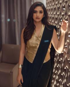 actress-keerthy-suresh-new-stylish-photo-pose-002