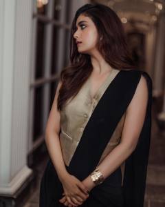 actress-keerthy-suresh-new-stylish-photo-pose-004