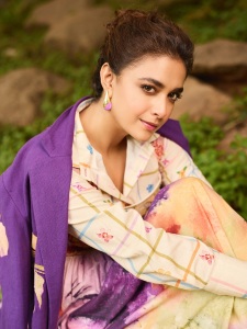 keerthi-suresh-in-Purple-Cotton-Applique-Floral-Trench-Coat-photos-003