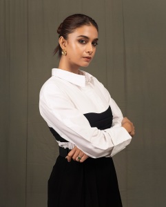 keerthi-suresh-in-black-and-white-combo-dress-style-ideas-photos-001