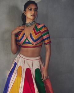 keerthi-suresh-in-multicolour-fashion-dress-photo-004