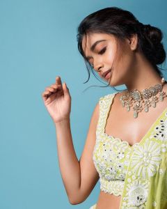 keerthi-suresh-latest-photos-in-green-saree