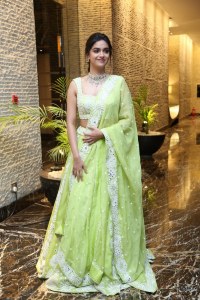 keerthi-suresh-latest-photos-in-lehenga-002
