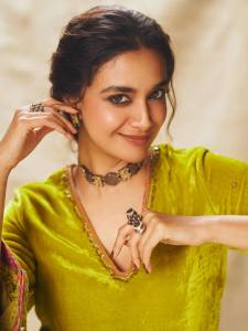 keerthi-suresh-latest-promotion-dress-style-photos-006