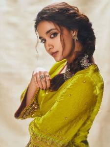 keerthi-suresh-latest-promotion-dress-style-photos-009
