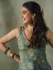 keerthi-suresh-latest-promotion-dress-style-photos-015