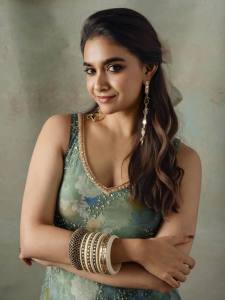 keerthi-suresh-latest-promotion-dress-style-photos-017