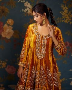keerthi-suresh-recent-photoshoot-in-golden-colour-kurti-003