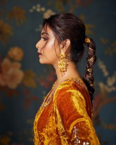 keerthi-suresh-recent-photoshoot-in-golden-colour-kurti