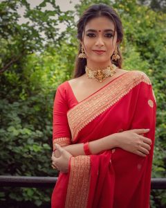 keerthi-suresh-red-saree-photos-002