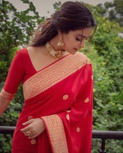 keerthi-suresh-red-saree-photos-003