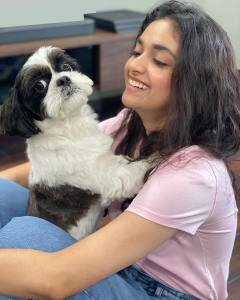 keerthi-suresh-with-her-dog-003