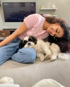 keerthi-suresh-with-her-dog-005