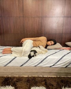 keerthi-suresh-with-her-dog-photos-002