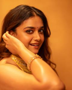 keerthy-suresh-ethnic-look-in-yellow-saree-photos-005