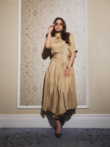 keerthy-suresh-in-Vintage-style-tint-sunglasses-with-gold-wire-frames-photos-004
