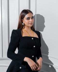 keerthy-suresh-in-black-colour-dress-fashion-images-005