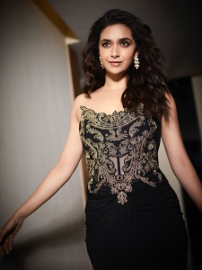 keerthy-suresh-in-black-off-shoulder-gown-photos-001