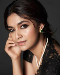 keerthy-suresh-in-black-saree-photos-004