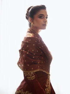 keerthy-suresh-in-fusion-of-kanchipuram-silk-and-kaashumaala-combo-like-tamil-and-kerala-tradition-look-combo-ideas-photos-004