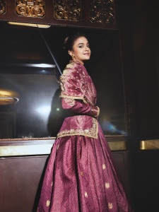 keerthy-suresh-in-fusion-of-kanchipuram-silk-and-kaashumaala-combo-like-tamil-and-kerala-tradition-look-combo-ideas-photos-007