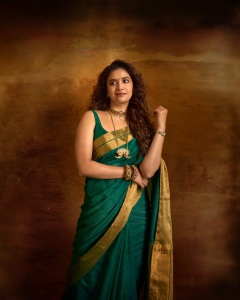 keerthy-suresh-in-green-saree-akka-movie-promotion-look-images-003