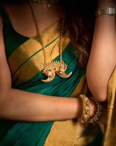 keerthy-suresh-in-green-saree-akka-movie-promotion-look-images-004