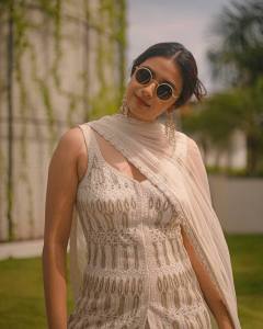 keerthy-suresh-in-off-white-churidar-photos-001