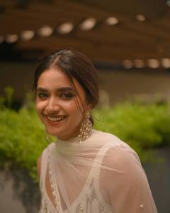 keerthy-suresh-in-off-white-churidar-photos-003