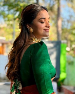 keerthy-suresh-in-pink-saree-with-green-blouse-combination-photos-002