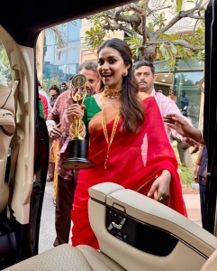 keerthy-suresh-in-pink-saree-with-green-blouse-combination-photos-004