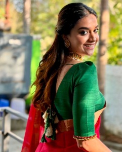keerthy-suresh-in-pink-saree-with-green-blouse-combination-photos