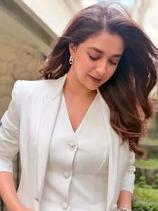 keerthy-suresh-in-white-coat-and-pants-office-style-outfit-ideas-photos-005