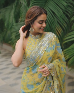 keerthy-suresh-in-yellow-saree-photos-latest-003