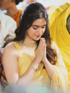 keerthy-suresh-in-yellow-saree-with-makeup-look-photos-008