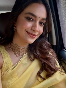 keerthy-suresh-in-yellow-saree-with-makeup-look-photos-015
