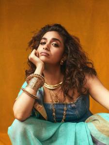 keerthy-suresh-latest-makeover-style-dressing-photos-005
