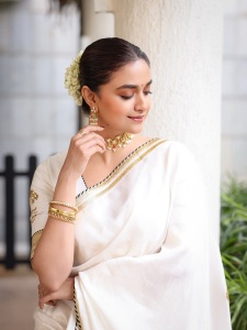 keerthy-suresh-latest-photos-in-movie-promotion-001