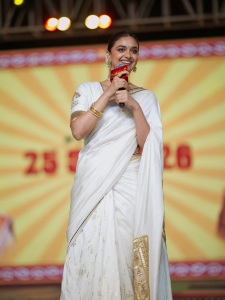 keerthy-suresh-latest-photos-in-movie-promotion-005