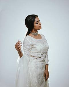 keerthy-suresh-latest-photos-in-white-thread-churidar-009