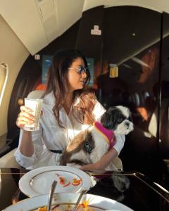 keerthy-suresh-latest-photos-with-her-pet-002