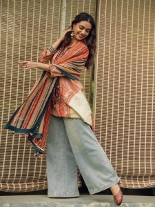keerthy-suresh-latest-stylish-photos-in-jeans-pants-with-long-top-fashion-006