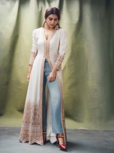 keerthy-suresh-latest-stylish-photos-in-jeans-pants-with-long-top-fashion-007