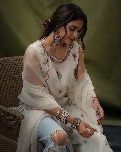 keerthy-suresh-latest-trending-style-dressing-ideas-photos-016
