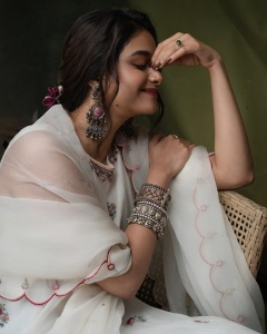 keerthy-suresh-latest-trending-style-dressing-ideas-photos-017