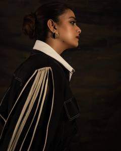 keerthy-suresh-new-look-in-Black-multi-binded-shirt-with-pant-002