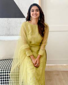 keerthy-suresh-new-look-in-light-clour-salwar-suit-001