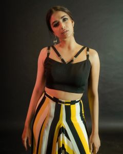 keerthy-suresh-new-photos-in-black-colour-top-with-yellow-line-skirt-001