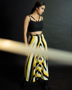 keerthy-suresh-new-photos-in-black-colour-top-with-yellow-line-skirt-004